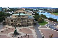 Blick auf Semper Oper und Elbe